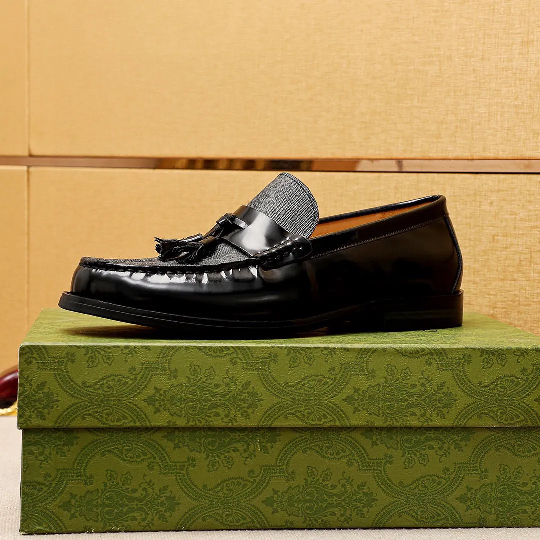 Men's shoes 💰480 💐 Product trademark: GUCCI "Gucci" casual leather shoes Regular size: 38-44 (45🉑️customized) Product materials: Selected imported first-layer open-edge beaded cowhide leather upper + luxury hardware buckle, imported water-dyed cowhide leather lining. Strong three-dimensional visual effect, combined outsole Color: 3⃣️colors available
